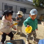 「園庭あそび」ひよこぐみ　(0歳児)